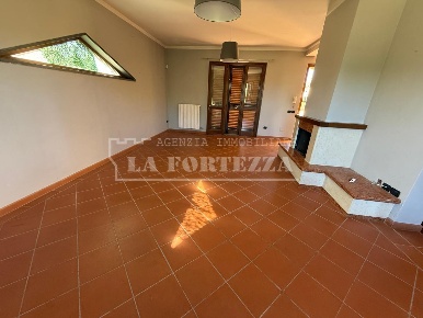 Foto Villa bifamiliare a San Giuliano Terme Le Maggiola, Gello di 180 m²