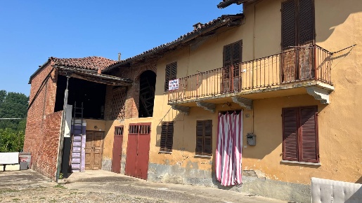 Foto Case semi ndipendenti in Frazione Valleandona 75, Asti di 207 m²