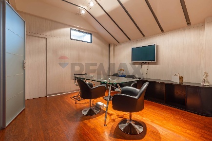 Foto Locale commerciale in Via Domenico Mandragora 9, Bari Picone di 713 m²