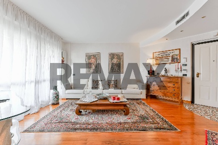 Foto Appartamento in Bartolomeo Colleoni 21, Gallarate Sciarè di 177 m²