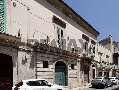 Foto Casa indipendente in Via Vittorio Emanuele 9, Molfetta di 217 m²