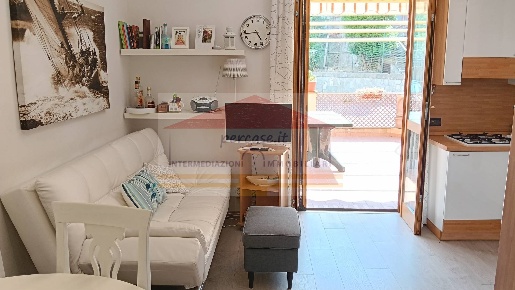 Foto Appartamento in via Imperia 3, Civezza di 49 m² con 3 locali