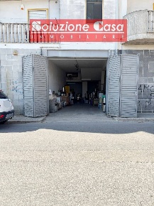 Foto Locale commerciale in via Alcide De Gasperi, Canosa di Puglia Centro