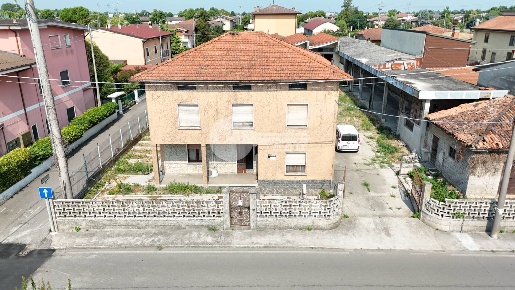 Foto Villa unifamiliare in Via Gramatica 27, Gottolengo Centro di 490 m²