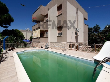 Foto Villa unifamiliare in Via Pietro Calamandrei 8, Bari Palese di 300 m²