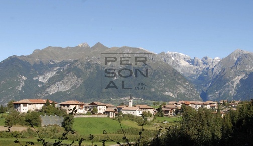 Foto Case semi ndipendenti a Comano Terme Lundo di 220 m² con 8 locali