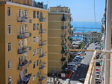 Foto Appartamento in Via Bari, Genova Lagaccio di 85 m² con 6 locali