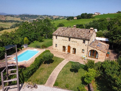 Foto Rustico in Contrada Grazie Fiastra 100, Loro Piceno Centro di 220 m²