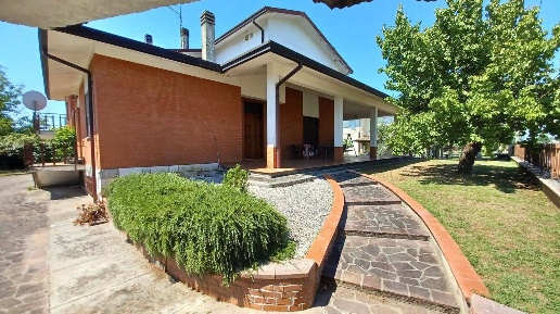 Foto Villa unifamiliare in Via Cannuccio 16, Ceprano Centro di 350 m²