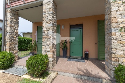 Foto Appartamento in Via I Maggio 25A, Ghedi Centro di 137 m² con 4 locali