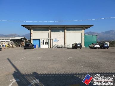 Foto Locale commerciale in Via dei Moi, Fondi di 3500 m² in affitto