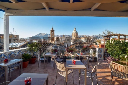 Foto Hotel in Via Dell'università 20, Palermo Cassaro di 570 m² in vendita