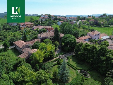 Foto Villa unifamiliare a Cocconato di 1240 m² con 28 locali in vendita