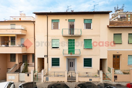 Foto Appartamento in Via Vittorio Veneto 36, Cecina Cecina Centro di 130 m²