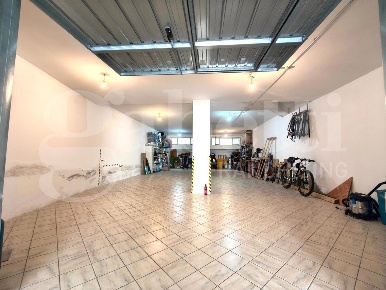 Foto Appartamento in Piazza SANT'EFISIO 35, Oristano Centro di 109 m²