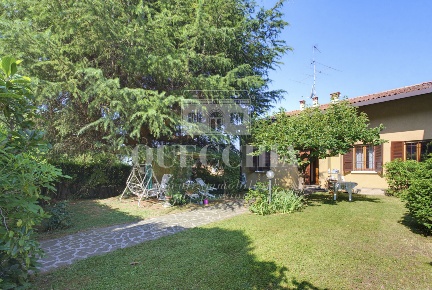 Foto Villa bifamiliare in Via Campiani, Cellatica Centro di 330 m²