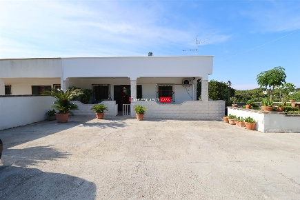 Foto Villa unifamiliare in Via Crispiano 44, Martina Franca di 200 m²