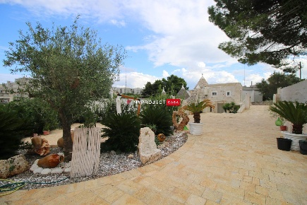 Foto Trullo in Via Alberobello 13, Martina Franca di 189 m² con 6 locali