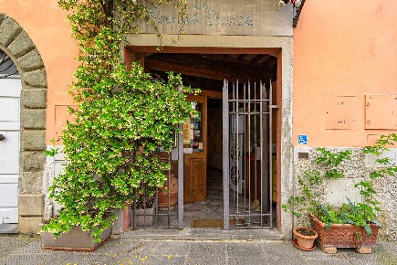 Foto Attività commerciale a Barberino Tavarnelle Tavarnelle di 205 m²