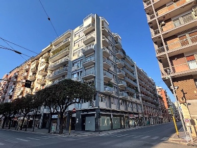 Foto Negozio in Corso Cavour  132, Bari Murat di 165 m² con 2 locali