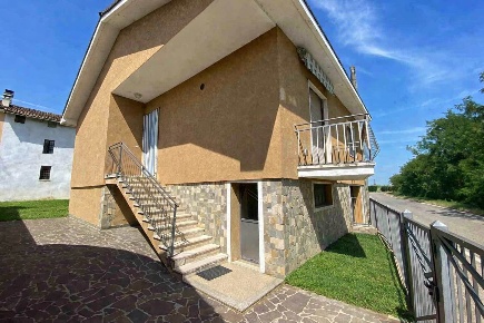 Foto Villa unifamiliare in via Italia  93, Trino Robella di 100 m²