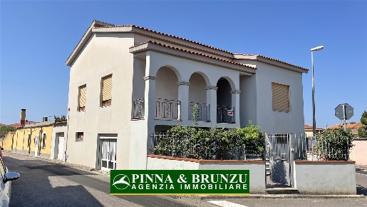 Foto Villa unifamiliare in Via Amsicora 28, Nurachi di 228 m² con 4 locali
