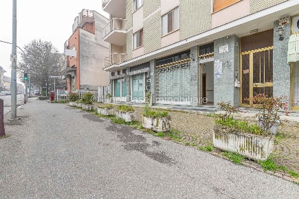 Foto Negozio in Via Torino 128, Ivrea di 50 m² con 2 locali in affitto