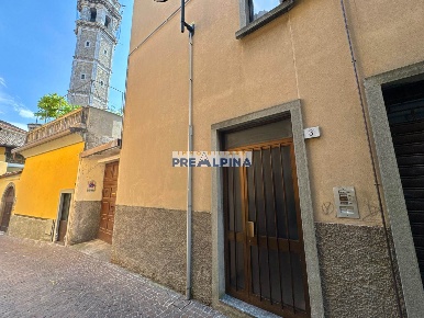 Foto Appartamento in Via Noris 3, Gandino Centro di 153 m² con 5 locali