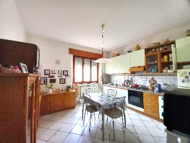 Foto Appartamento a Cecina Cecina Centro di 135 m² con 6 locali in vendita