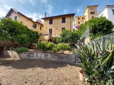 Foto Appartamento a Savona Villapiana, La Rusca, Via Mignone di 80 m²