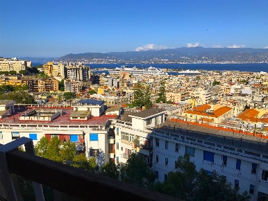 Foto Appartamento in Via Ducezio  36, Messina Gravitelli di 180 m²