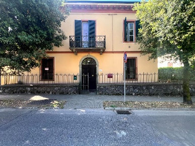 Foto Appartamento a Barga Centro di 120 m² con 5 locali in vendita