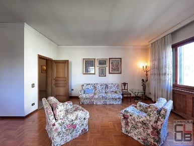 Foto Villa unifamiliare a Empoli Pretura - Sanzio di 370 m² con 12 locali