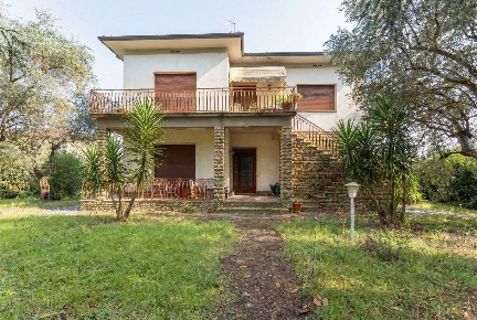 Foto Villa unifamiliare a Lucca San Pietro a Vico - San Cassiano di 280 m²