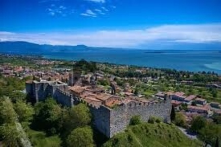 Foto Negozio in Galletti, Padenghe sul Garda Centro di 160 m² con 2 locali