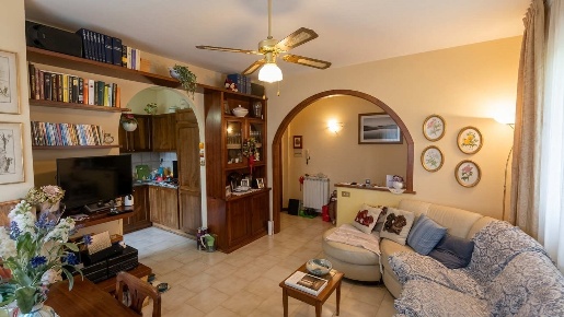 Foto Appartamento in piazza Dante 6, Chiusi di 108 m² con 7 locali