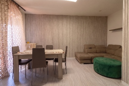 Foto Appartamento in Via Oliveti, Mandello del Lario Centro di 82 m²