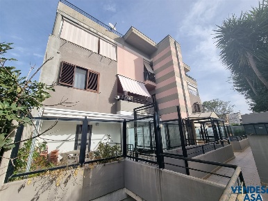 Foto Appartamento in Viale Labianca, Adelfia di 100 m² con 3 locali