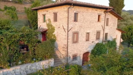 Foto Casale a Barga di 130 m² con 7 locali in vendita
