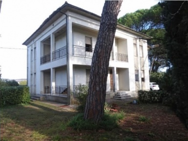 Foto Villa unifamiliare a Castelfranco di Sotto Centro di 199 m² in vendita