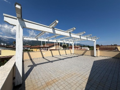 Foto Appartamento a Massa Marina di Massa Centro di 140 m² con 6 locali