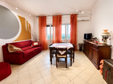 Foto Appartamento a Lajatico Centro di 97 m² con 4 locali in vendita