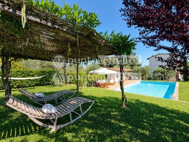 Foto Rustico a Lucca La Maulina - Morianese di 200 m² con 8 locali