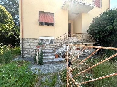 Foto Villa bifamiliare a Lucca San Marco - Acquacalda di 170 m² in vendita