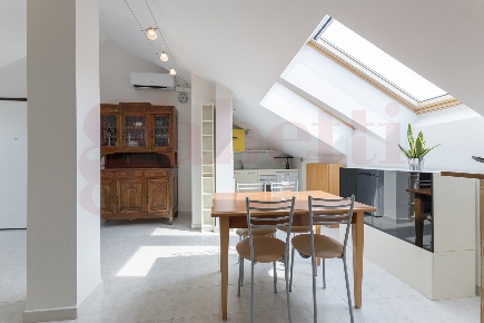 Foto Attico in Via degli Olmi 1, Chieri Semicentro di 68 m² con 1 locali
