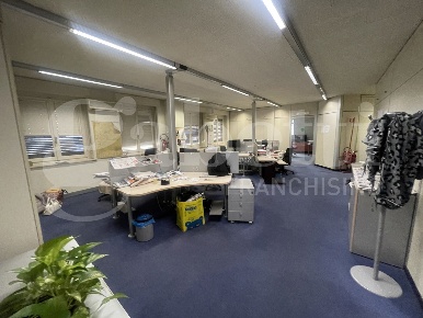 Foto Ufficio in Piazza Lamarmora 12, Ivrea di 332 m² con 5 locali
