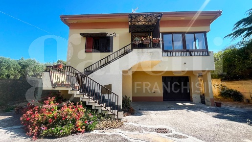 Foto Casa indipendente in Giuseppe Garibaldi, Rocchetta e Croce Rocchetta
