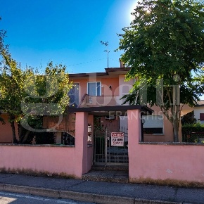 Foto Appartamento in Via CEREGNANO - Via Martiri Venticinque Aprile 151,