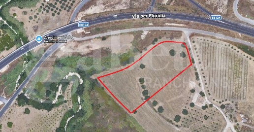 Foto Terreno residenziale in Traversa gebbiazza 1, Siracusa di 9821 m²
