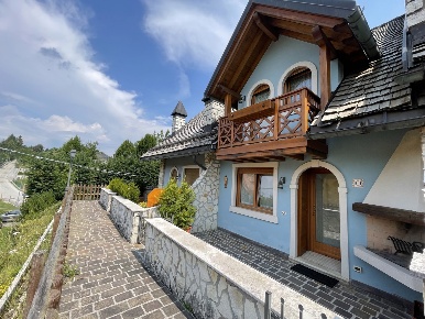 Foto Villa a schiera in Via XXVII Aprile 39, Roana di 140 m² con 5 locali